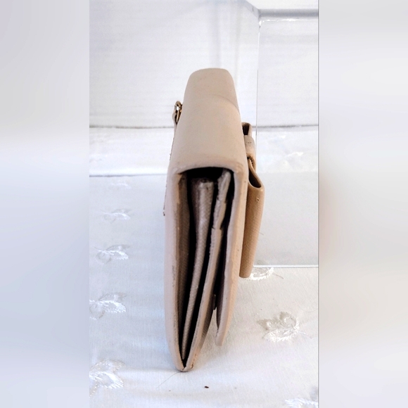 Prada Beige Leather Bow Wallet - Picture 4 of 10